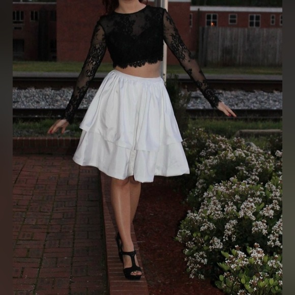 Elegant Two-piece White and Black dress - Picture 1 of 2